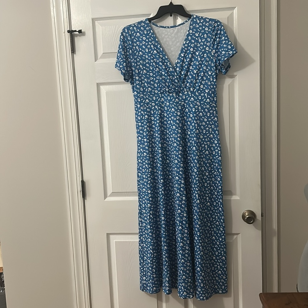 💕5/$15 Blue Floral V neck Maxi Dress - Picture 3 of 5